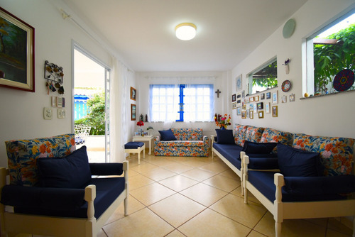 Casa Com Piscina À Venda Na Deslumbrante Praia De Peruíbe.