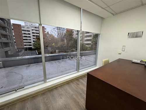 Exclusiva Oficina 70 M2 /pedro De Valdivia /sector Comercial