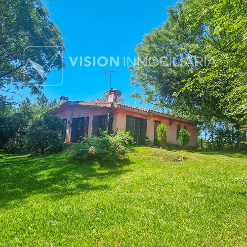Imagen 2 de 14 de Venta Chacra Casa Con Piscina En Lagos Del Norte A 13km De Cd. De Rivera, Terreno De 1769 M2. 4 Dormitorios Y 2 Baños, Estufa A Leña, Terreno Enorme Con Arboles Frutales. Agua Con Pozo, Ute, Internet