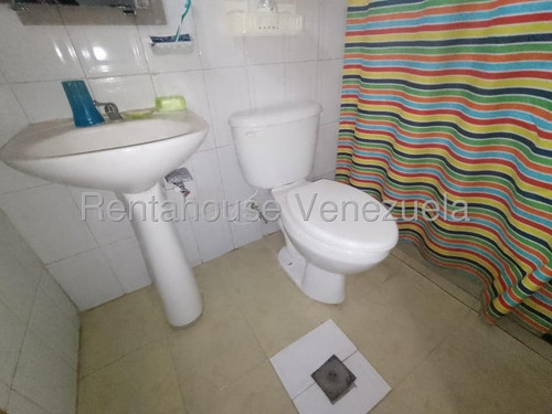 En Venta Casa En Urb. Los Samanes Calle Privada 25-12065 Hp