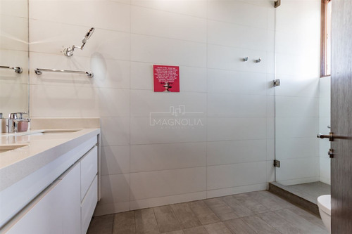 Casa En Venta De 6 Dorm. En Lo Barnechea