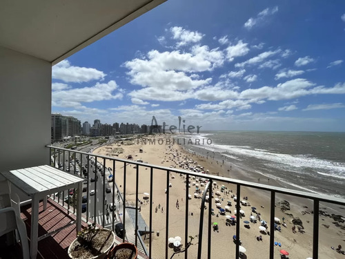 Vista A Playa Brava En La Peninsula