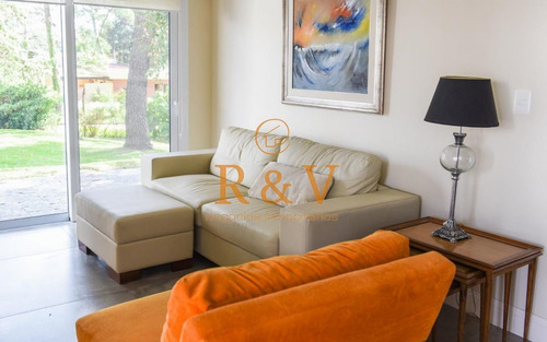 Imagen 8 de 24 de Excelente Casa De 4 Dormitorios Y Piscina En Playa Mansa, Zona Residencial