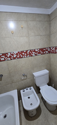 Exelente Monoambiente En Zona Residencial De Lomas De Zamora.