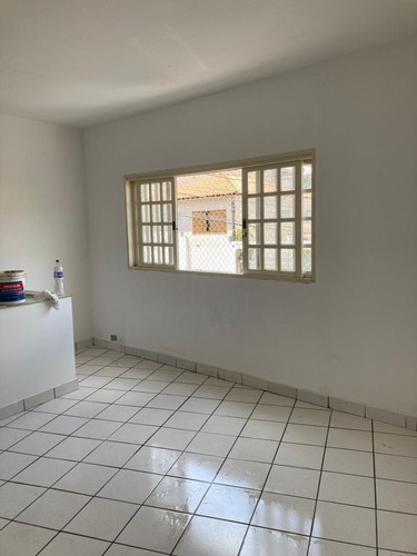 Imagem 5 de 23 de Casa De 3 Dorm 1 Suite Encima De Comércio Fl37