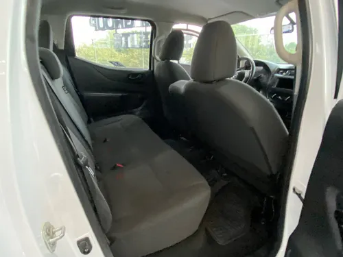 Nissan NP300 2.5 Doble Cabina S Aa Pack Seg Mt
