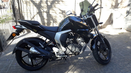 Yamaha Fz Fi 2.0 - Con Dos Cascos Ls2 Y Chalecos Con Patente
