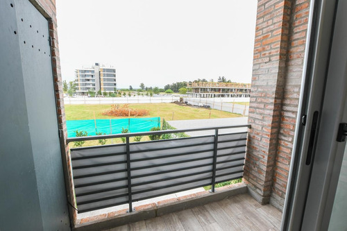 Imagen 11 de 30 de Departamento De 2 Dormitorios En Venta - Duplex - Tierra Nueva - Fisherton