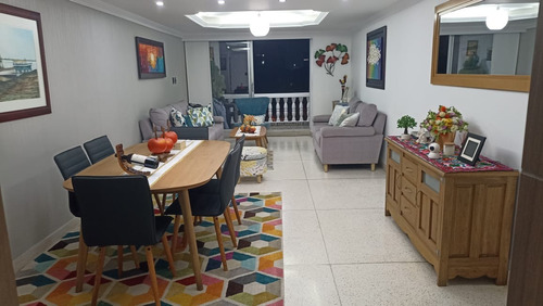 Se Vende Cómodo Apartamento 3 Habitaciones Frente Al Parque Cisneros En El Barrio Bellavista