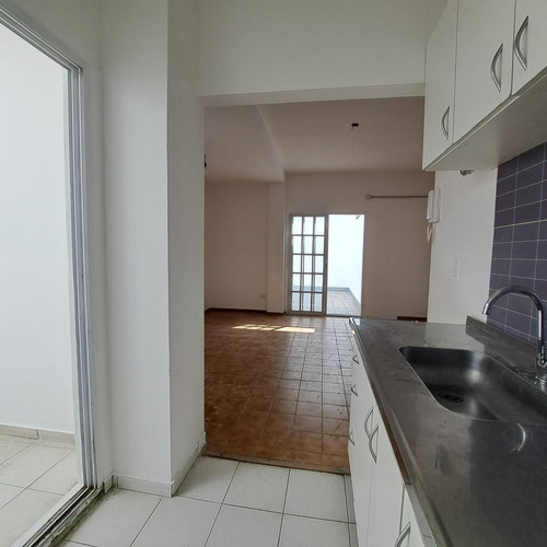 Venta Ph 2amb Con 2 Patios, Sin Expensas, Flores