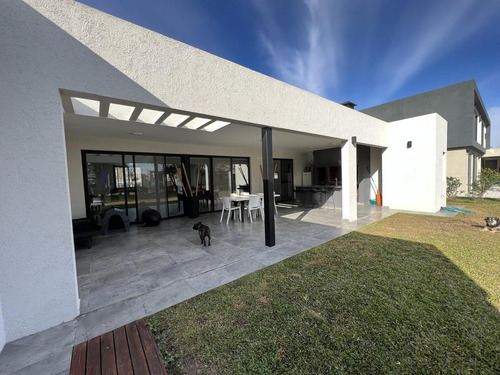 Imagen 8 de 30 de Casa - Countries/b.cerrado (moreno)