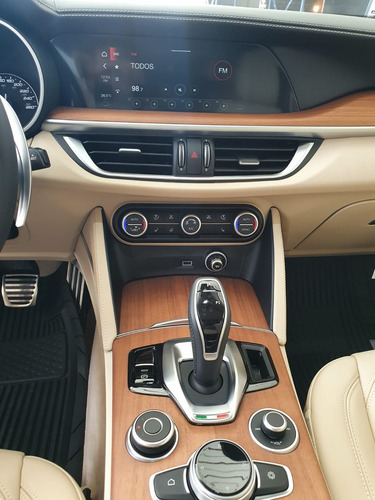 Imagen 4 de 12 de Alfa Romeo Stelvio 2021 Lusso
