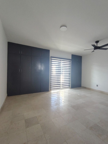 Casa En Venta En Col. Ricardo Flores Magon, Ver