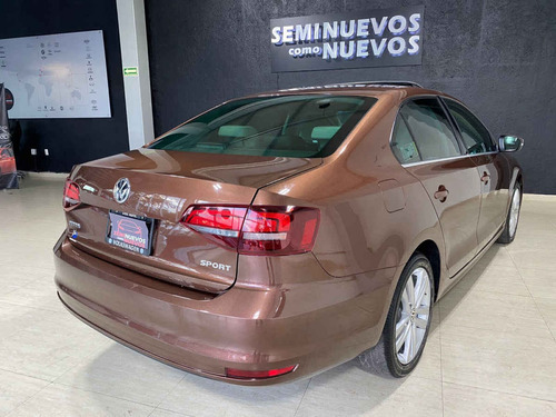 Imagen 8 de 15 de Volkswagen Jetta 2016 4p Sportline L5/2.5 Aut