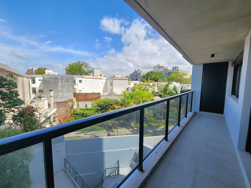 Alquiler De Apartamento De Dos Dormitorios Y Dos Baños En Pocitos.