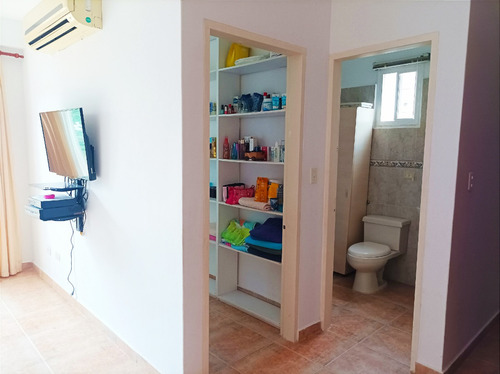 En Venta Casa De 2 Plantas Precio De Oportunidad, Cocina Concepto Abierto, Calle Cerrada, Urbanización Alto Hatillo. Ln