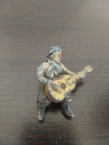 Gaucho Sentado Tocando La Guitarra Figura De Plomo Maquetas