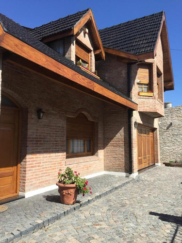 Imagen 2 de 30 de Casa En Venta, Hipólito Yrigoyen 770, Belén De Escobar