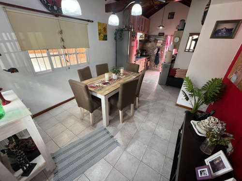 Impecable Casa Sobre Calle 26 De Julio (barrio Escribano)
