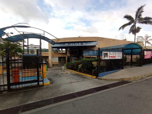 Se Vende Amplio Local Comercial Cc Metro Plaza