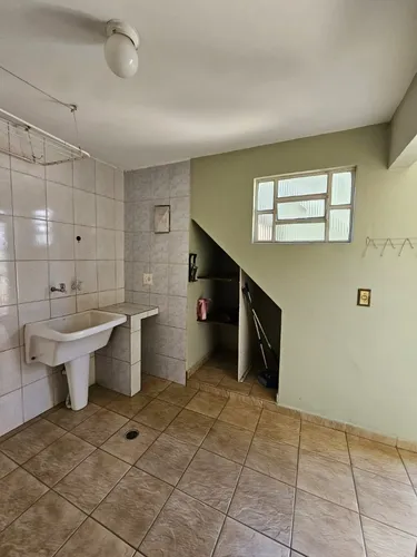 Casa Com Fachada Reformada Em Localização Estratégica Para Comércio/moradia