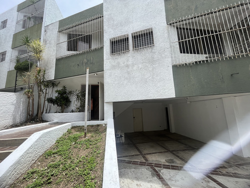 Vendo Town House 320m2 4h+s/3,5b+s/4p Los Naranjos