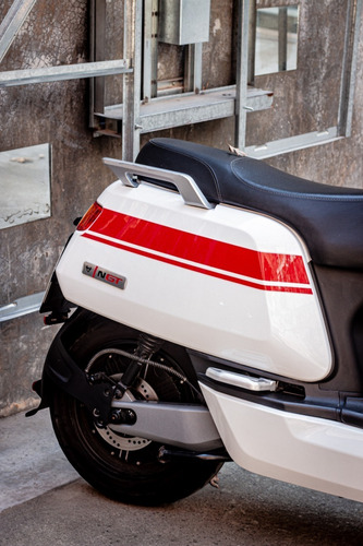 Imagen 6 de 15 de Moto Electrica Scooter Nuuv Ngt Bosch Litio Panasonic