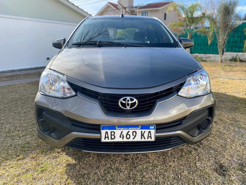 Imagen 14 de 16 de Toyota Etios 2017 1.5 Xs