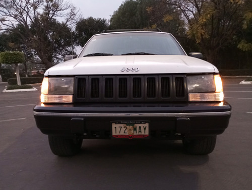 Jeep Grand Cherokee Laredo L6 4x2 At