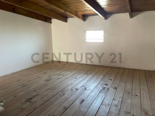 Venta Casa Tipo Duplex 3 Ambientes Ituzaingo Norte Con Entrepiso En Tercer Piso