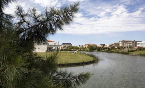 Imagen 7 de 15 de Lote Al Agua En Venta En Barrio Los Castores, Nordelta.