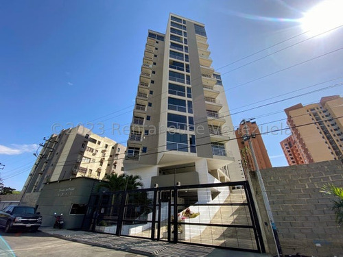 Apartamento Duplex En Venta Triangulo Del Este, Barquisimeto 24-17478 App