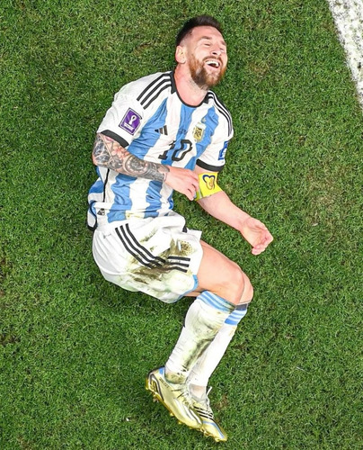 Muñeco Messi Con Capa Besando Copa Campeon Mundial /sport