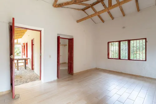 Lote En Venta En Vía Las Palmas. Cod V9098
