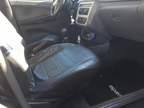 Volkswagen Voyage 1.6 Comfortline 101cv 2013
