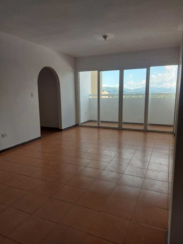 Apartamento De 107m2 En Residencias El Centro En Maracay