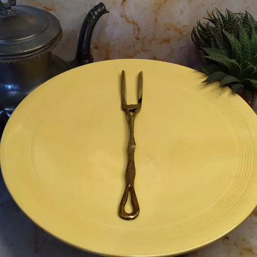 Tenedor Trinchador Cubierto Decorativo De Bronce (Usado)