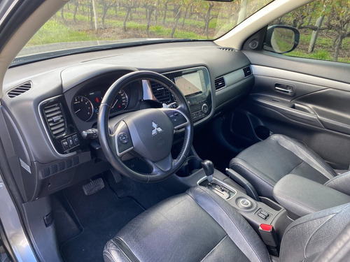 Imagem 4 de 15 de Mitsubishi Outlander 3.0 V6 Gt 4x4 7 Lugares - 2015