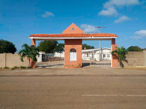 Imagen 2 de 8 de Terreno Con Bienhechuria Ideal Para Hotel Sector Muaco De La Vela De Coro #22-18340 04146954944
