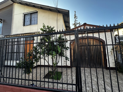 Casa 2 Pisos 2d+1b En Villa España