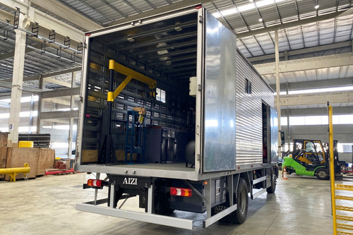 Caminhão Mb Atego 1719 4x2 25/25baú Oficina 7m