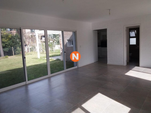 Espectacular Casa De Muy Buena Construcción En Pinares- Ref: 217830