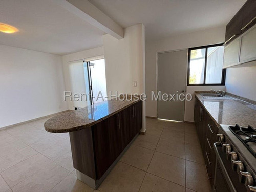 Casa En Renta De 3 Recamaras, 3 Baños Y Amenidades Rahqro