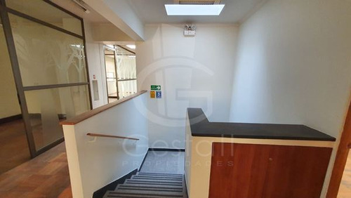 Oficina En Venta En Providencia, 25 Privados-7 Baños-10 Est.
