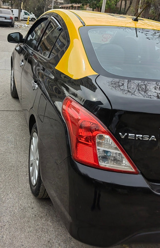 Aletas Bota Aguas Nissan Versa 2012-18