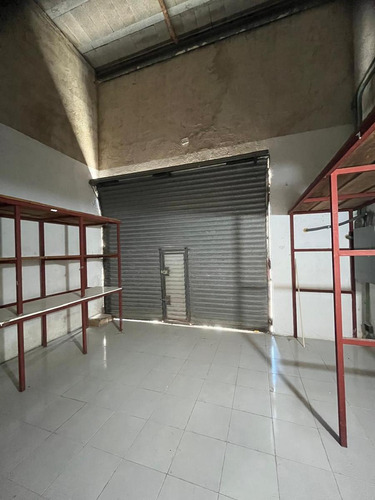 Renta De Local Comercial 89 M2 En Esquina En García Ginerés