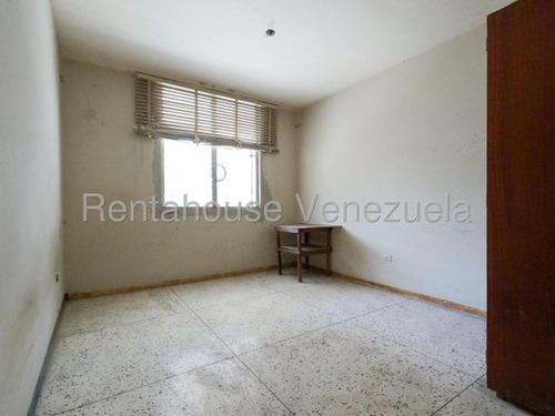 Maribel Morillo Asesor Inmobiliario De Rentahouse Vende Casa En Calle Comercial Del Este Cercana Al Sambil, Ideal Para Colegio, Clinica, Empresa, Barquisimeto Lara