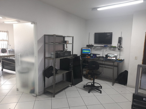 Imagem 1 de 2 de Assistência Técnica De Notebook