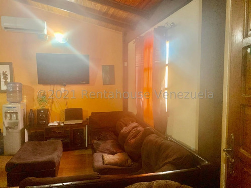 Imagen 5 de 10 de Casa En Venta Semiamoblada Con Buena Ubicación En La Puerta Maraven