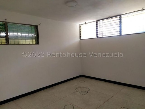 Imagen 22 de 30 de Casas En Venta Zona Centro - Este De Barquisimeto Cod # 23-12140 Centrica Y Con Potencial Comercial. Asesor Inmobiliario Katty Vasquez 412-1498654. Pide Tu Cita! Excelente Oportunidad De Negocio!!....